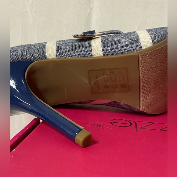 MANA - Light Denim with White Stripe Stiletto (NWOT) - Picture 5 of 9